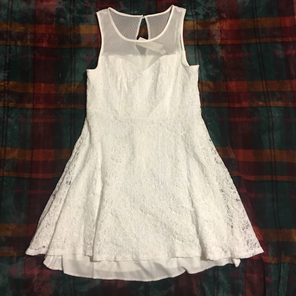 NWT Francesca’s white lace dress